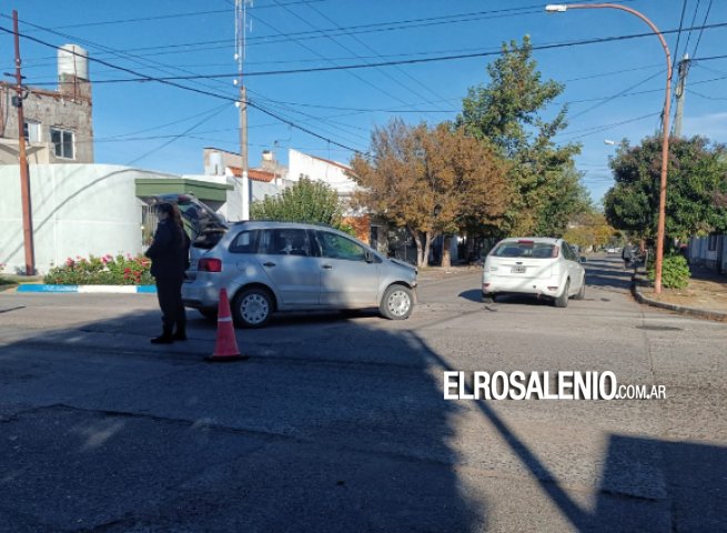 Chocaron dos autos en la esquina de 25 de mayo y 11 de septiembre