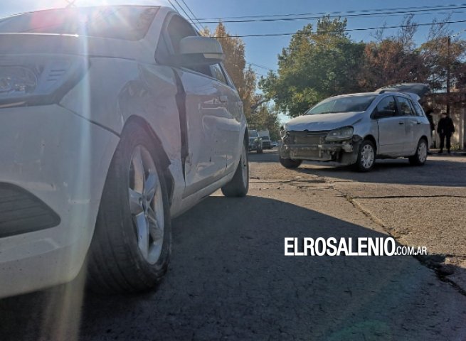 Chocaron dos autos en la esquina de 25 de mayo y 11 de septiembre