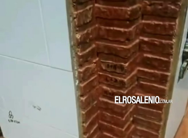 Daños en el monumento al Bombero Voluntario en la Plaza Belgrano