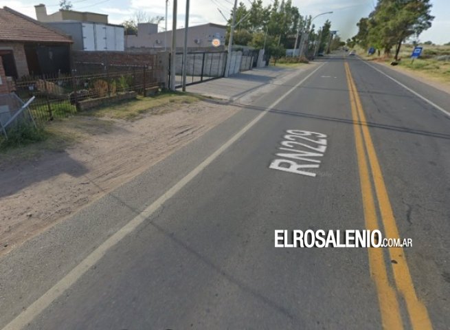 Vecinos de Colón al 3000 aseguran que cortan tránsito para entrar y salir con sus vehículos