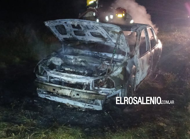 Le prestaron el auto y se le incendió