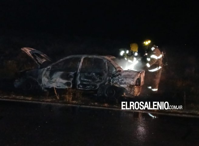 Le prestaron el auto y se le incendió