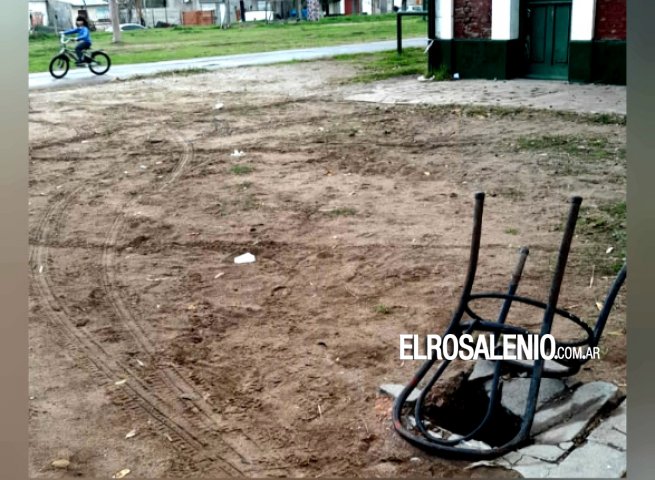 Preocupa la rotura en una tapa de pozo en la ex estación Solier