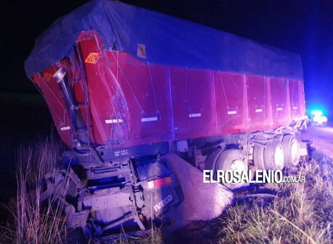 Fuerte choque entre tres camiones en la Ruta 51: un herido grave