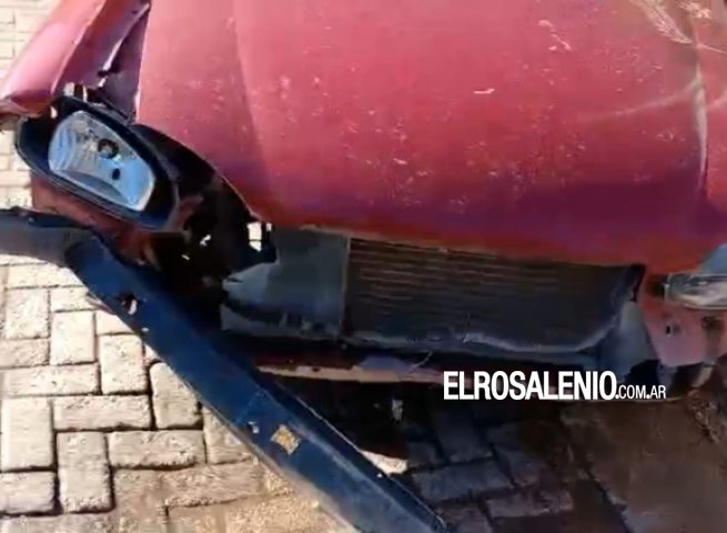 Denuncia que una máquina del municipio aplastó su auto