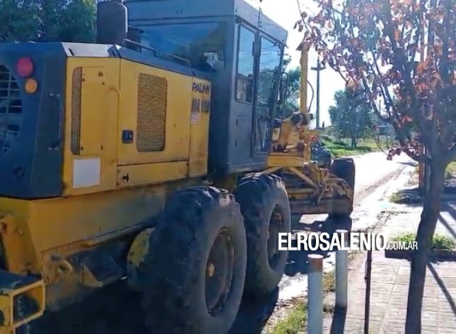 Denuncia que una máquina del municipio aplastó su auto
