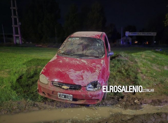 Aseguran que los chocaron de atrás: terminaron a los tumbos y en una zanja