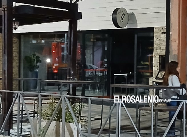 Nuevo principio de incendio en local gastronómico de calle Irigoyen