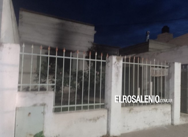 Secaba ropa cerca del calefactor y se incendió su casa mientras dormía