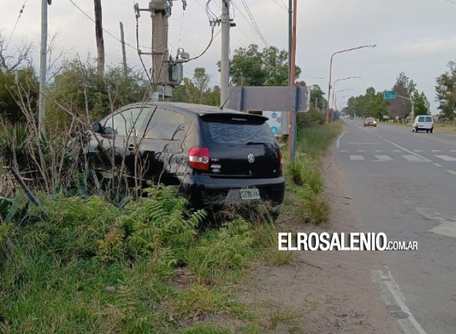 Un auto que salía de Villa del Mar, pasó de largo y chocó contra alambrado en cruce con Ruta 229