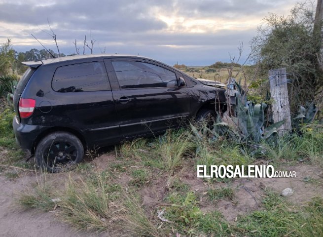 Un auto que salía de Villa del Mar, pasó de largo y chocó contra alambrado en cruce con Ruta 229