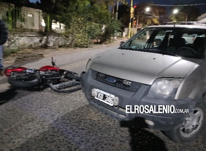 Intentó evadir control, provocó accidente y terminó con fractura expuesta de una pierna