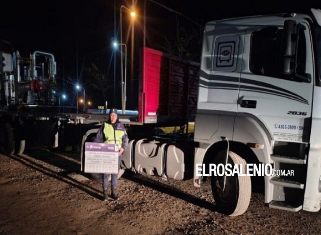 Lo filmaron vendiendo gasoil del camión de su patrón