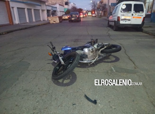 Una moto embistió a una menor, cuando llegaba a la escuela