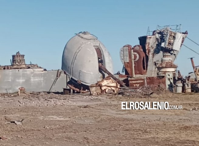 Avanza en Puerto Belgrano el desguace del ARA Santísima Trinidad