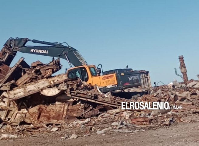 Avanza en Puerto Belgrano el desguace del ARA Santísima Trinidad
