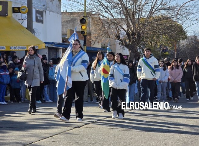 El clima mejoró y el desfile por el 127 aniversario de Punta Alta tuvo gran marco de público