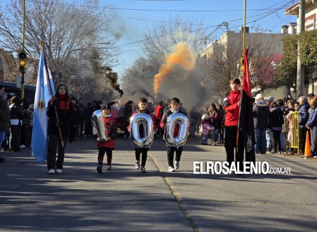 El clima mejoró y el desfile por el 127 aniversario de Punta Alta tuvo gran marco de público