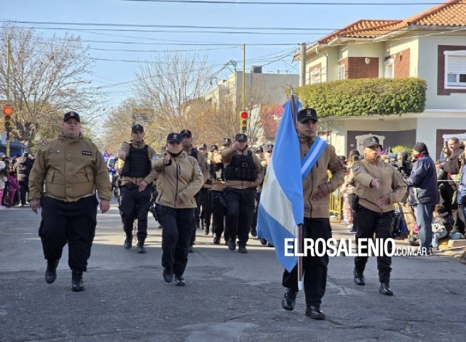El clima mejoró y el desfile por el 127 aniversario de Punta Alta tuvo gran marco de público