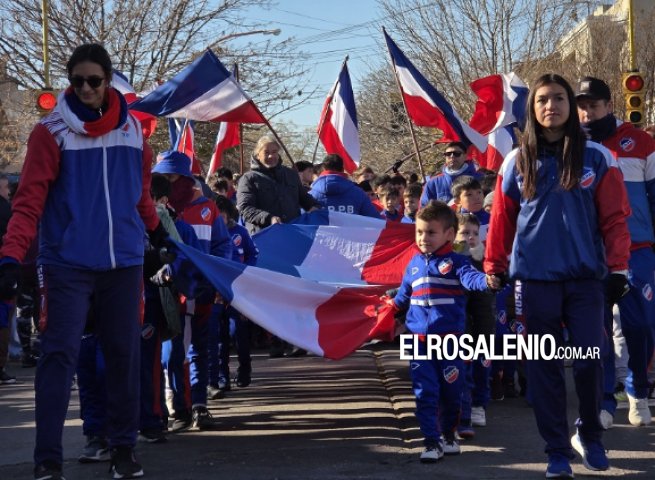 El clima mejoró y el desfile por el 127 aniversario de Punta Alta tuvo gran marco de público