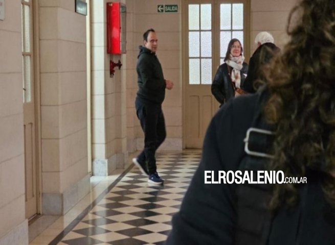 Condenan a un expolicía acusado de un millonario cuento del tío 