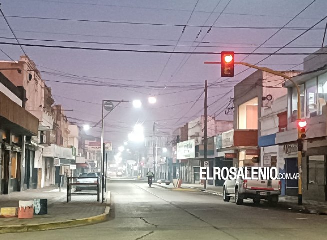 Otra vez la ciudad cubierta de humo por incendio en el basural de Ruta 249