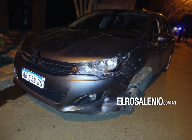 Ex pareja le robó el celular, ella lo persiguió en su auto y todo terminó en un accidente