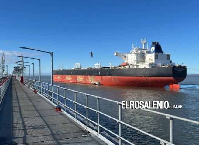 Amarró en la nueva terminal de Otamérica el petrolero más grande que haya operado en Rosales