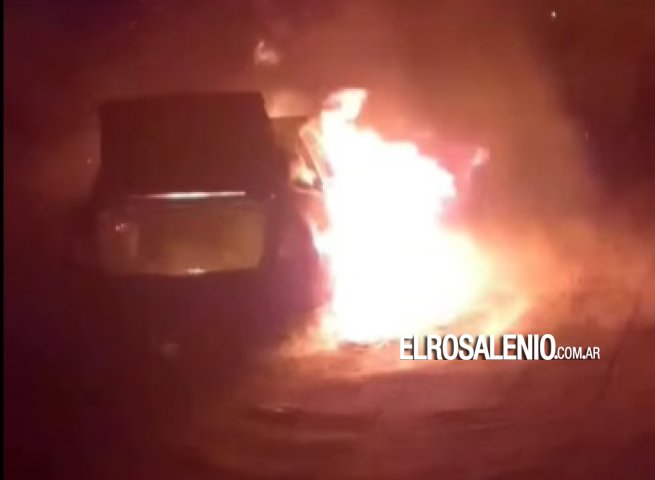 Intensa actividad de Bomberos, con incendios de dos contenedores y un auto