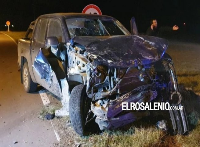 Fuerte choque entre dos camionetas en la rotonda de las rutas 85 y 51 