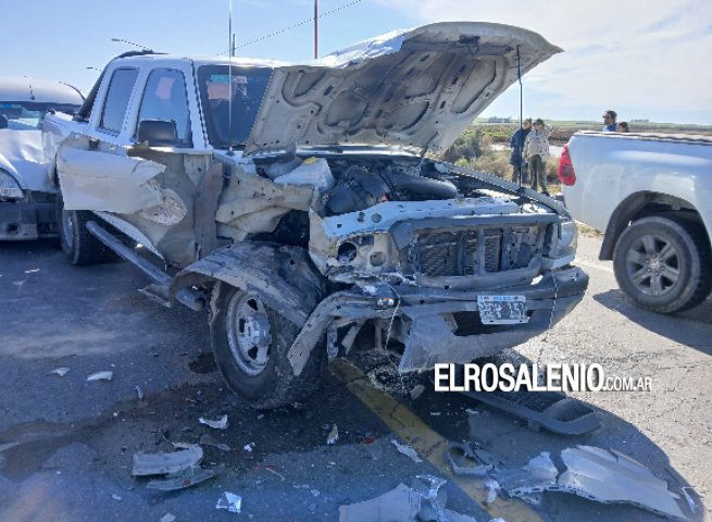 Cuatro vehículos chocaron en cadena en ruta 229