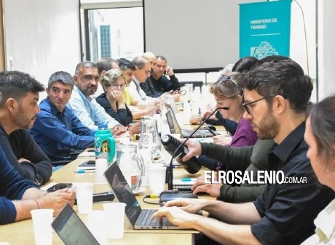 Estatales bonaerenses acordaron aumento del 5%, se espera la respuesta de los docentes