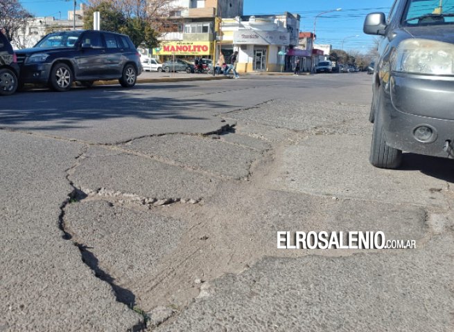 Nueva pérdida de agua en Rivadavia y Brown, agrava los hundimientos del hormigón