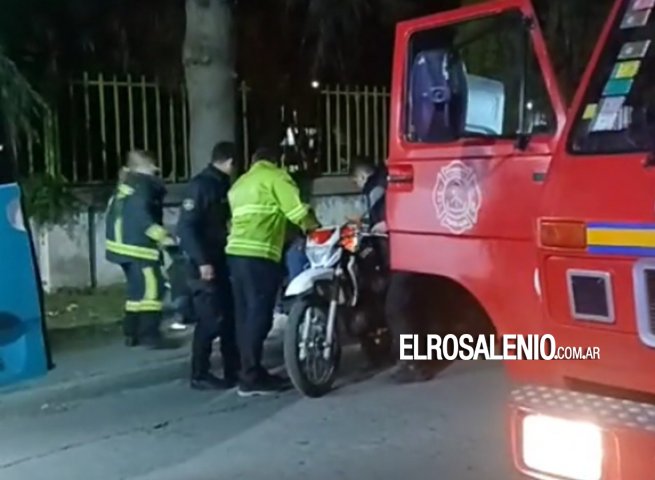 Mujer sufrió un accidente con su moto en calle Colón