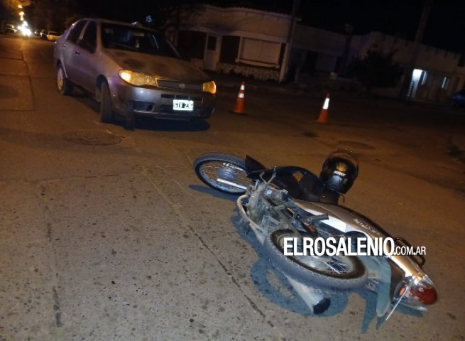 Joven motociclista hospitalizado tras accidente