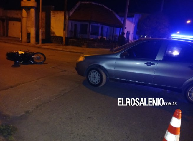 Joven motociclista hospitalizado tras accidente