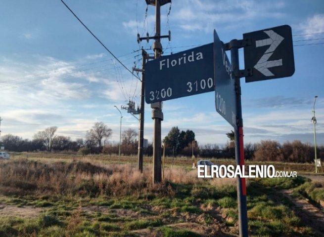 Inspector de tránsito que manejaba borracho chocó a un auto estacionado y huyó