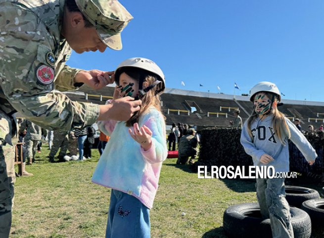 Puertas abiertas en la Base Naval para festejar el Día del Niño en el Estadio