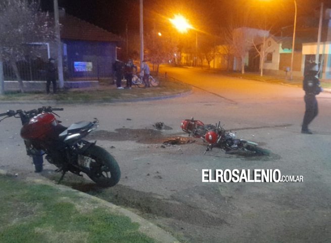 Chocaron dos motos en el Boulevard Avellaneda, ambos conductores heridos