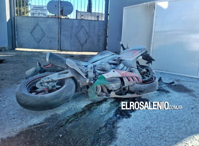 Motociclista falleció en el acto tras chocar contra el paredón del cementerio