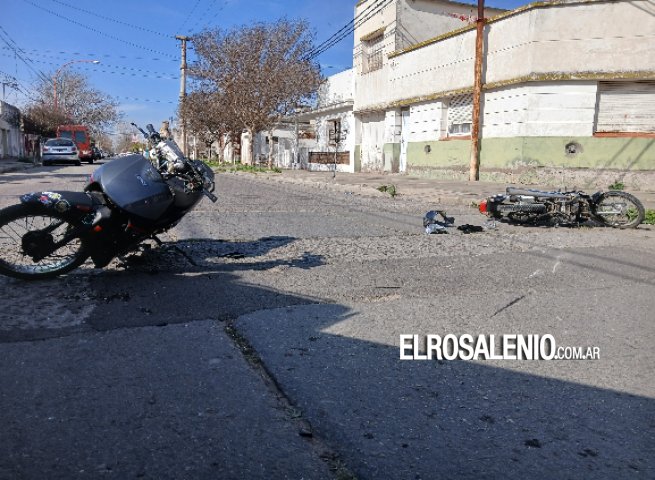  Choque de dos motos en el macrocentro: dos personas hospitalizadas