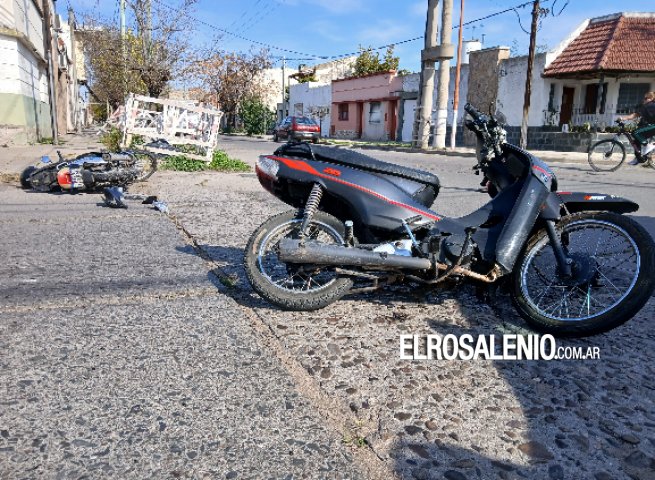  Choque de dos motos en el macrocentro: dos personas hospitalizadas