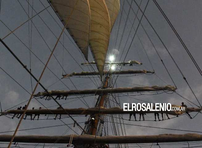 La fragata ARA “Libertad” cumplió ya la mitad del recorrido en su 53º Viaje de Instrucción