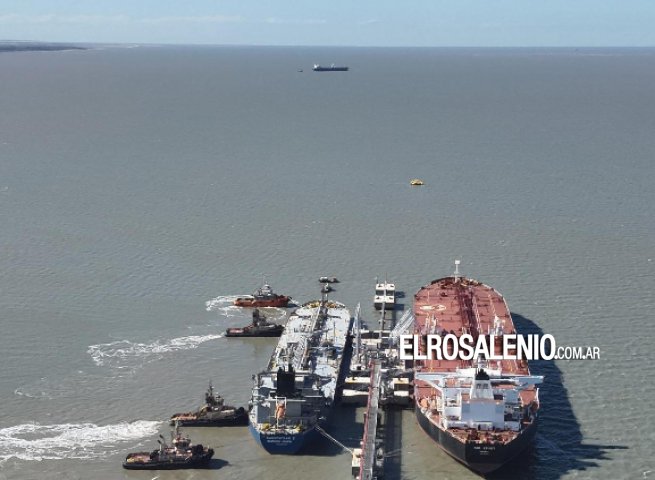 Histórico: operaron tres buques petroleros en simultáneo en Puerto Rosales