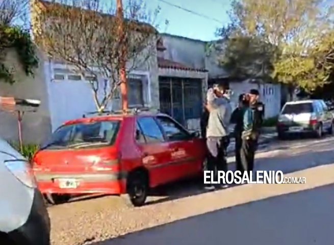 Choque entre moto y auto en el boulevard