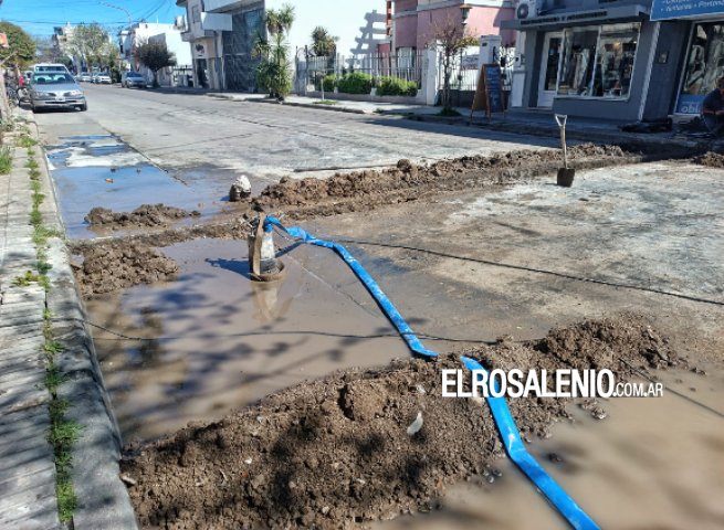Corte de calle en Rivadavia al 400 por reparación de perdida de agua