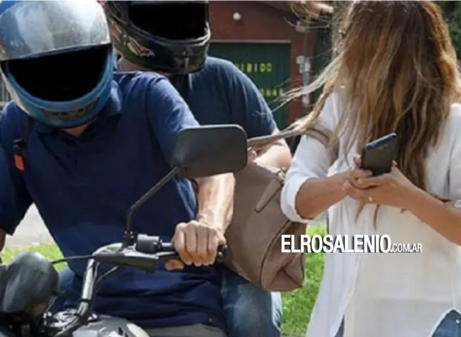 Motochorros le robaron bolso con dinero y medicamentos oncológicos