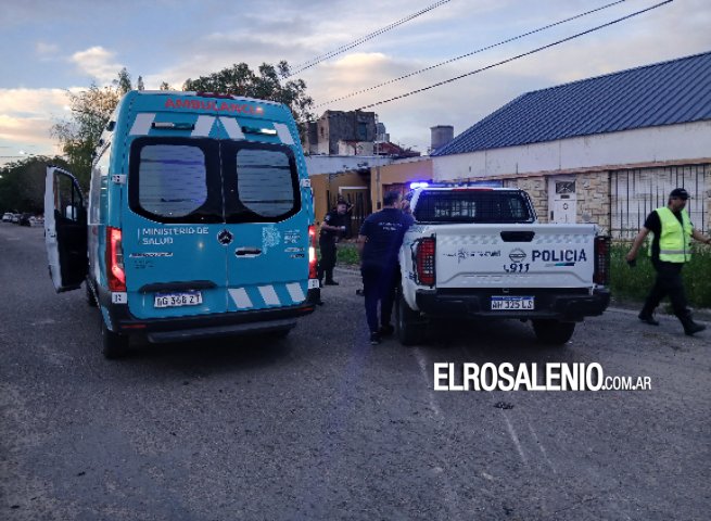 Dos policías agredidos y dos personas que escaparon tras un violento episodio 