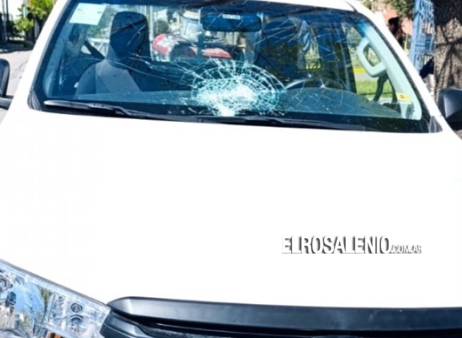 Agredieron al personal de ABSA: arrojaron una baldosa contra el parabrisas de la camioneta