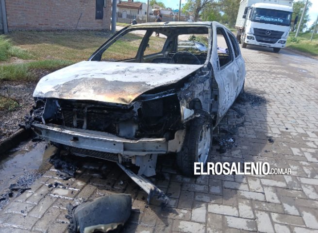 Daños totales en un automóvil que se incendió en Jujuy y Catamarca